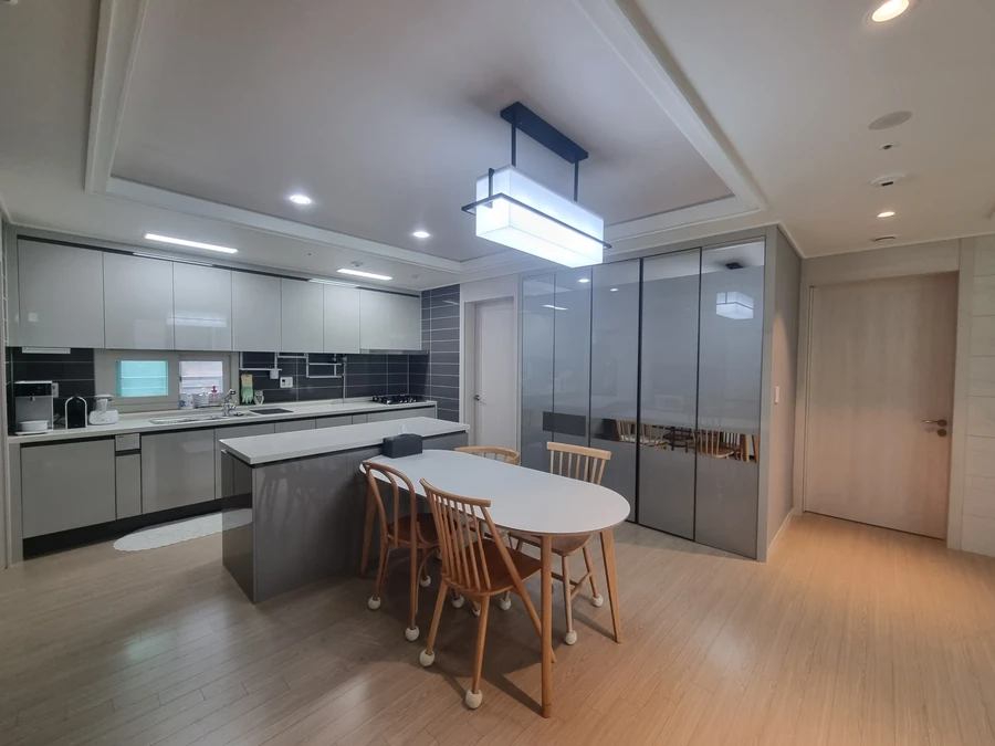 주방 아일랜드·상부장 시공 · 아파트